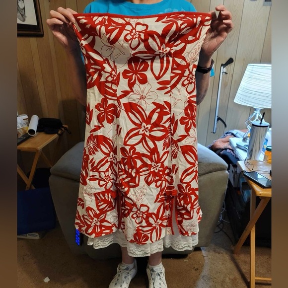 Beautiful sleeveless summer dress - Picture 1 of 3